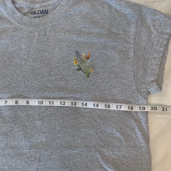 Gildan Gray T-shirt Custom Embroidered Floral Design - Picture 8 of 8